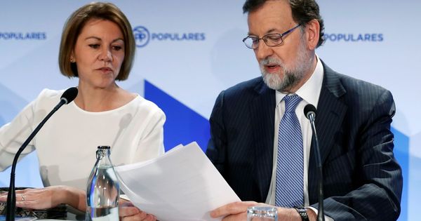 Foto: El expresidente del Gobierno Mariano Rajoy y la exministra de Defensa y actual secretaria general del PP, María Dolores de Cospedal, durante la reunión de la Junta Directiva Nacional del PP. (EFE)