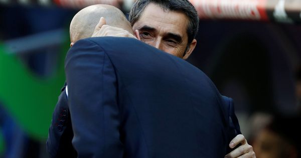 Foto: Ernesto Valverde, saludando a Zidane. (Reuters)