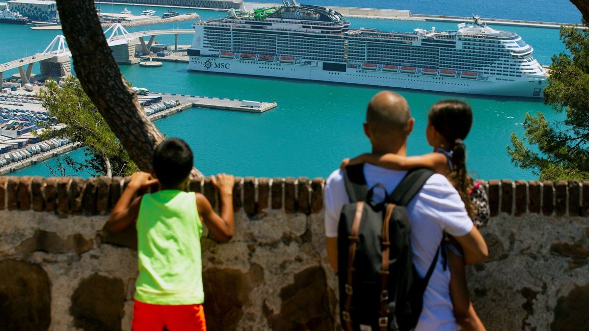 Puertos del Estado abre el debate para limitar los cruceros en toda España