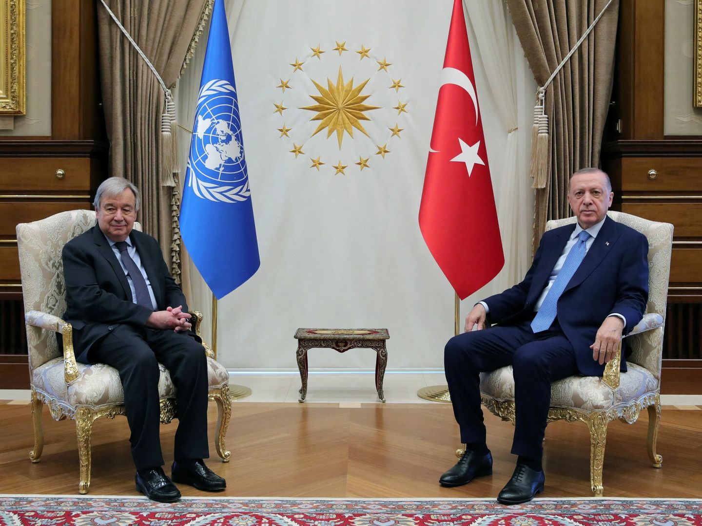 El presidente turco, Tayyip Erdogan, junto al secretario general de la ONU, Antonio Guterres, en en Ankara, Turquía. (Reuters)