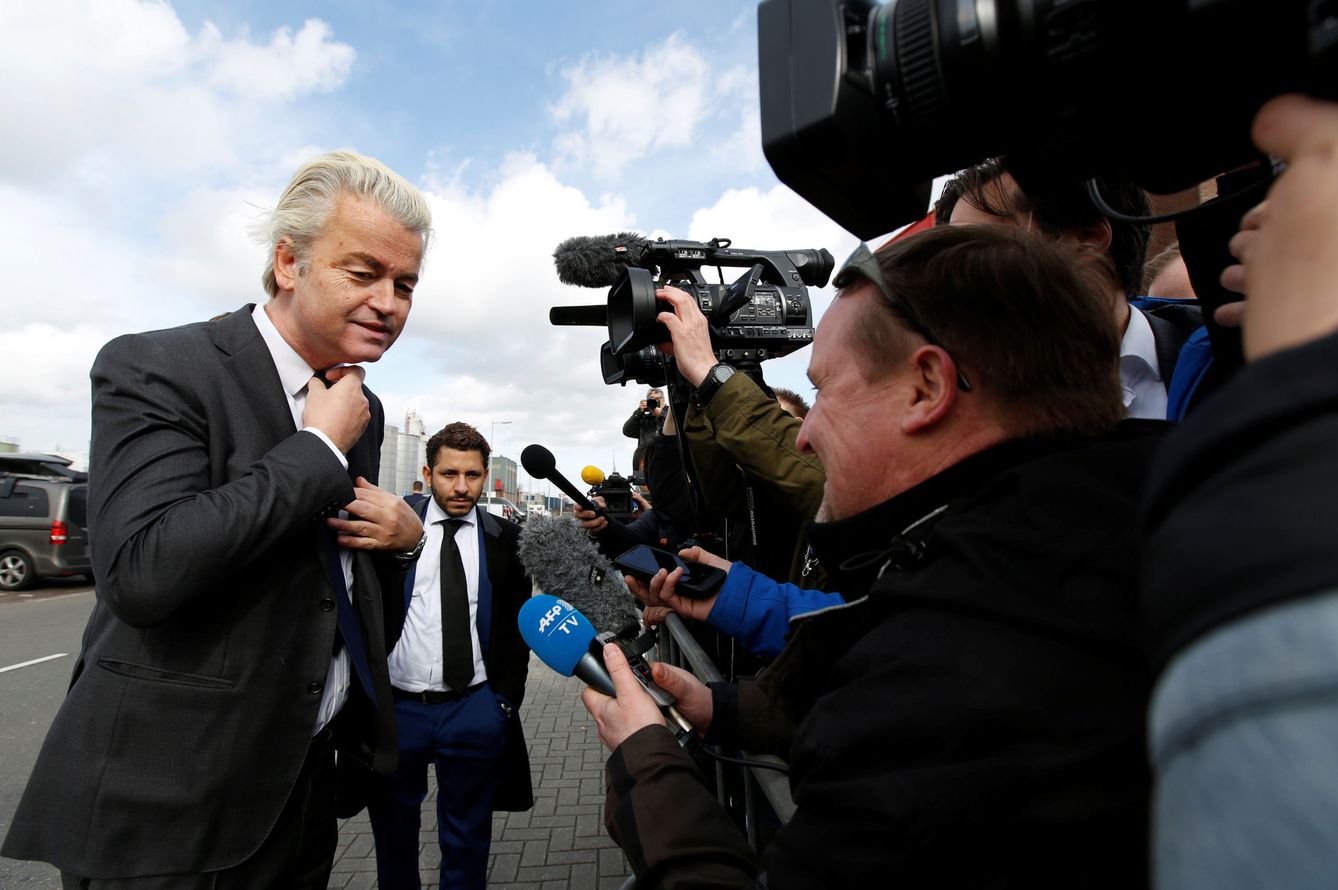 Geert Wilders habla ante las cámaras en Amsterdam, el 5 de marzo de 2017 (Reuters)