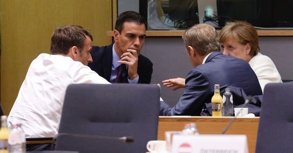 Foto: Merkel, Macron y Sánchez hablan con Tusk durante la Cumbre Europea. (EFE)