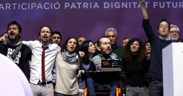 Foto: Los dirigentes de Podemos tras la proclamación de los resultados en la asamblea de Vistalegre II. (EFE)