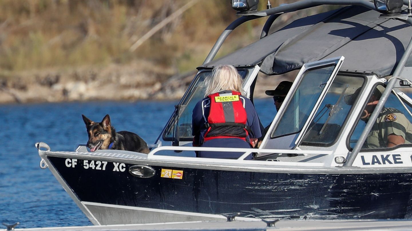 Labores de búsqueda en el lago. (Reuters)