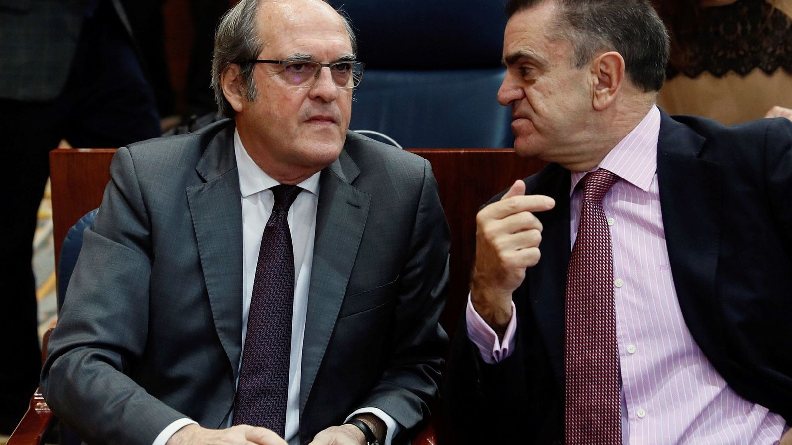 Foto: Ángel Gabilondo, portavoz socialista en la Asamblea de Madrid, con José Manuel Franco (d), líder del PSOE-M, el pasado 21 de diciembre en la Cámara. (EFE)