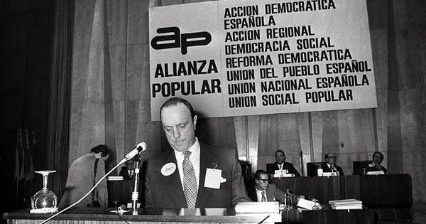 Foto: El fundador de Alianza Popular, Manuel Fraga, en el primer Congreso Nacional del partido. (EFE)