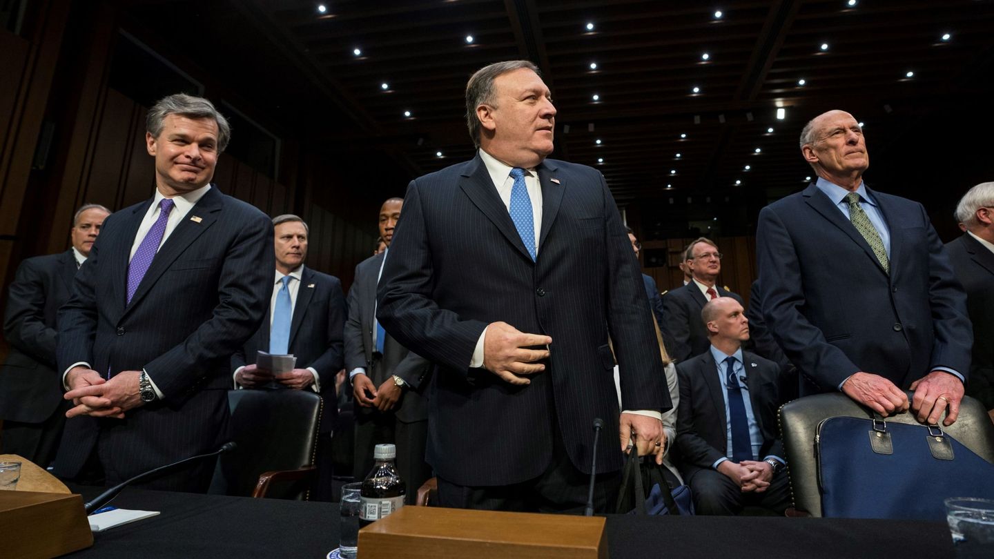 El ya exdirector de la CIA, Mike Pompeo (c), testifica ante el Comité anual de Inteligencia del Senado, en Washington. (EFE)