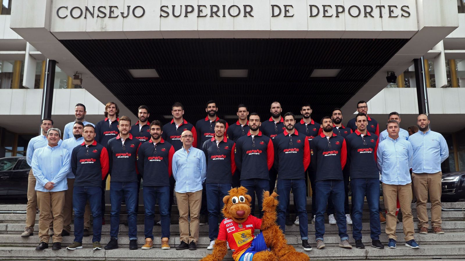 Foto: La selección se despidió este martes en la sede del Consejo Superior de Deportes (J. J. Guillén/EFE)