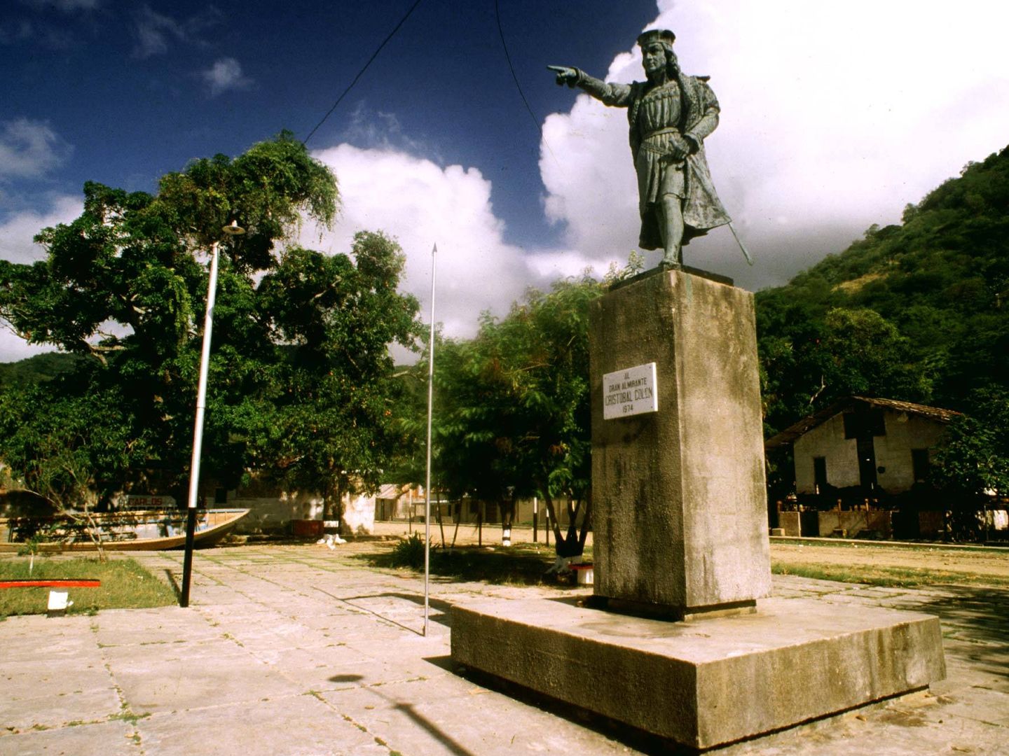 Estatua de Colón en Venezuela. (Reuters)
