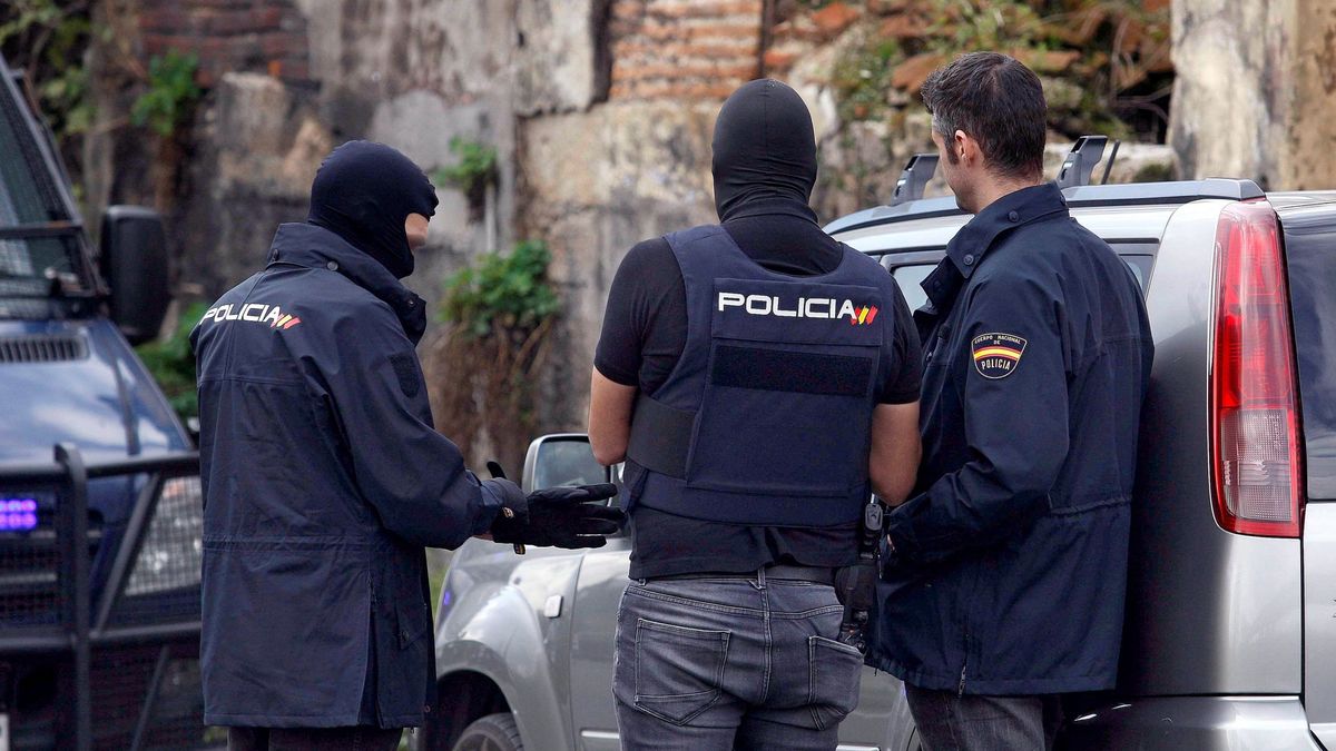 La Policía detiene a un atracador que robaba a mujeres en aparcamientos de A Coruña