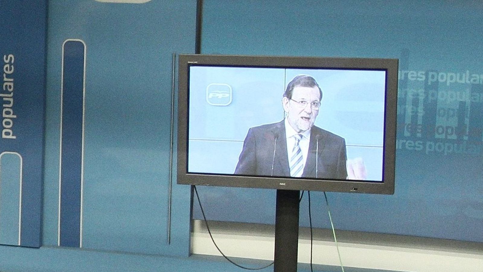 Foto: Mariano Rajoy durante su comparecencia en pantalla de plasma, el pasado mes de abril. 