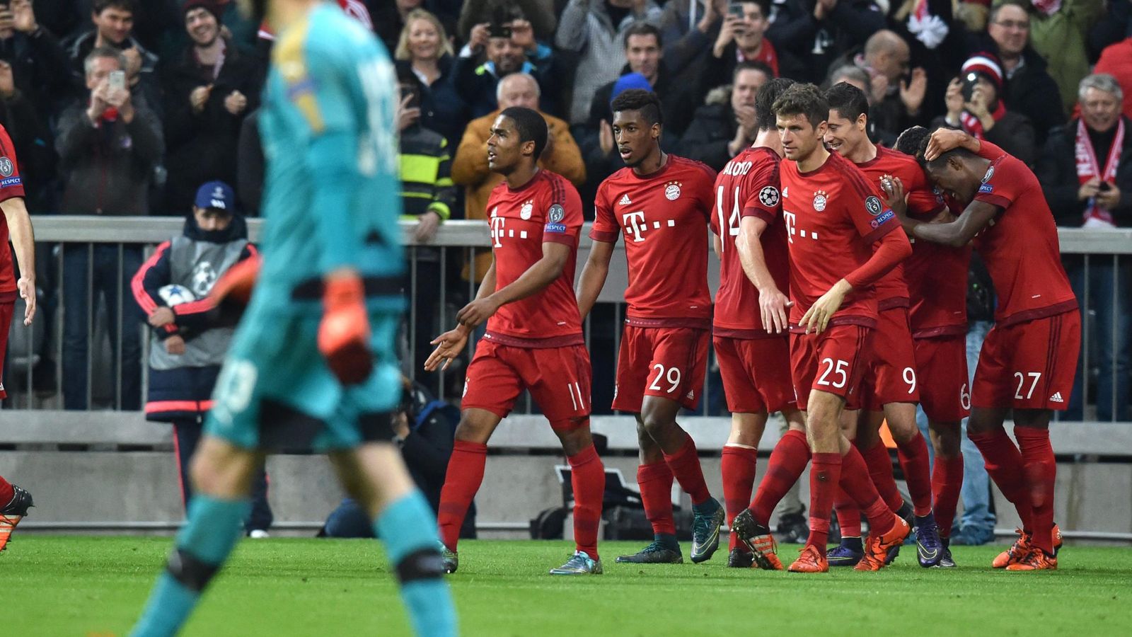 Foto: El Bayern celebra uno de sus goles ante el Arsenal (Efe).