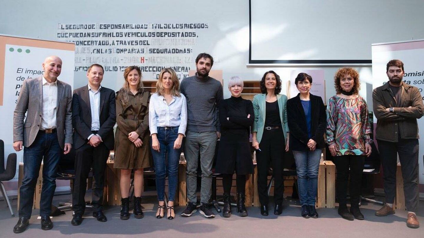 Algunos de los expertos de la comisión sobre el impacto de la precariedad laboral en la salud mental en la presentación pública en Madrid el 7 de abril. (Ministerio de Trabajo y Economía Social)