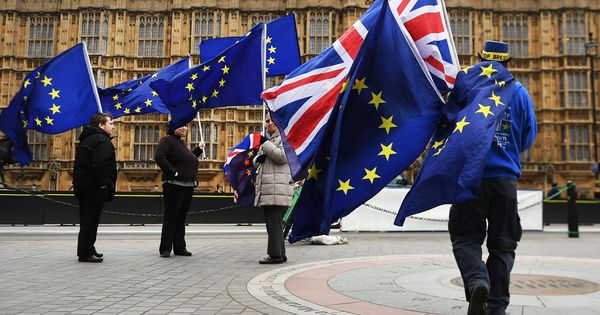 Foto: Manifestantes a favor de la Unión Europea protestan ante el Parlamento en Londres. (EFE)