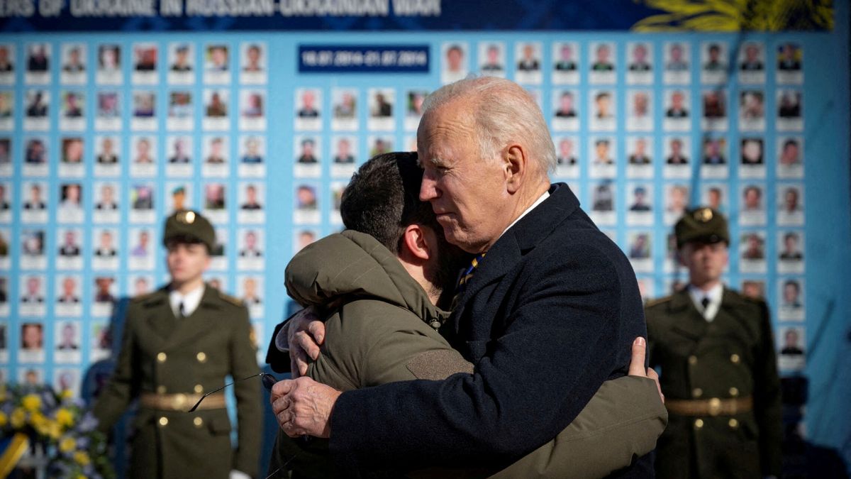 Tres lecciones del pasado para entender lo que Ucrania 'pierde' sin Biden (y lo que está por ganar)