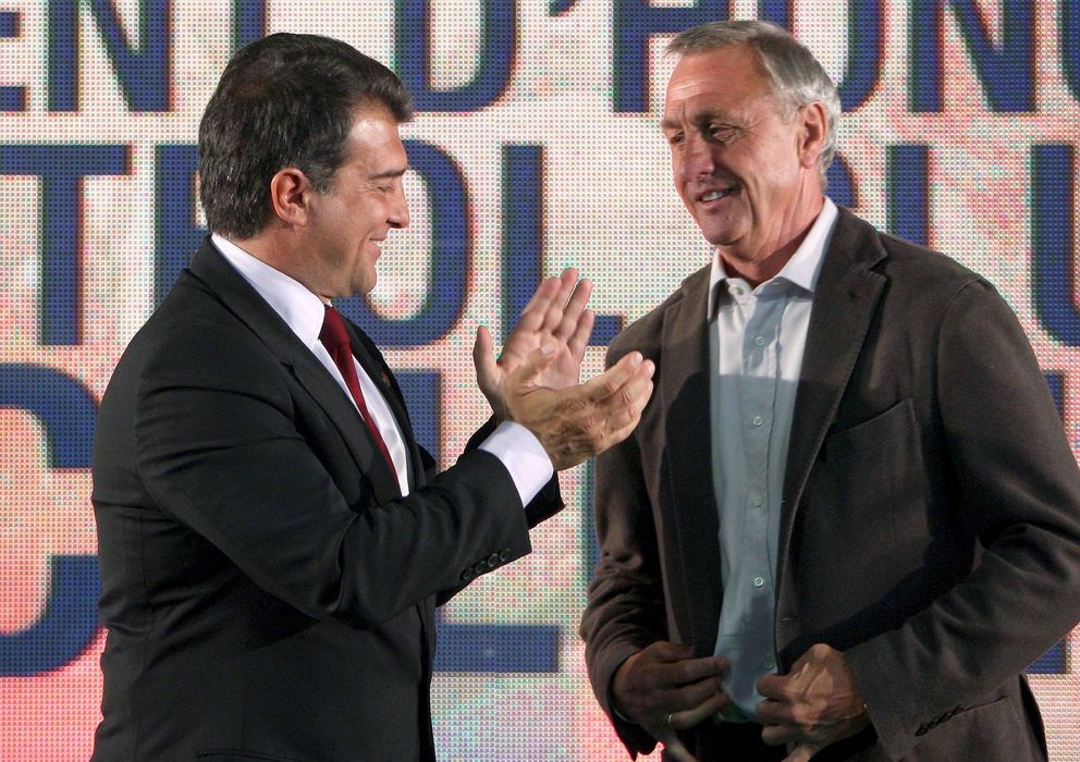 Foto: Johan Cruyff, cuando Laporta lo nombró presidente de honor del Barcelona (EFE).