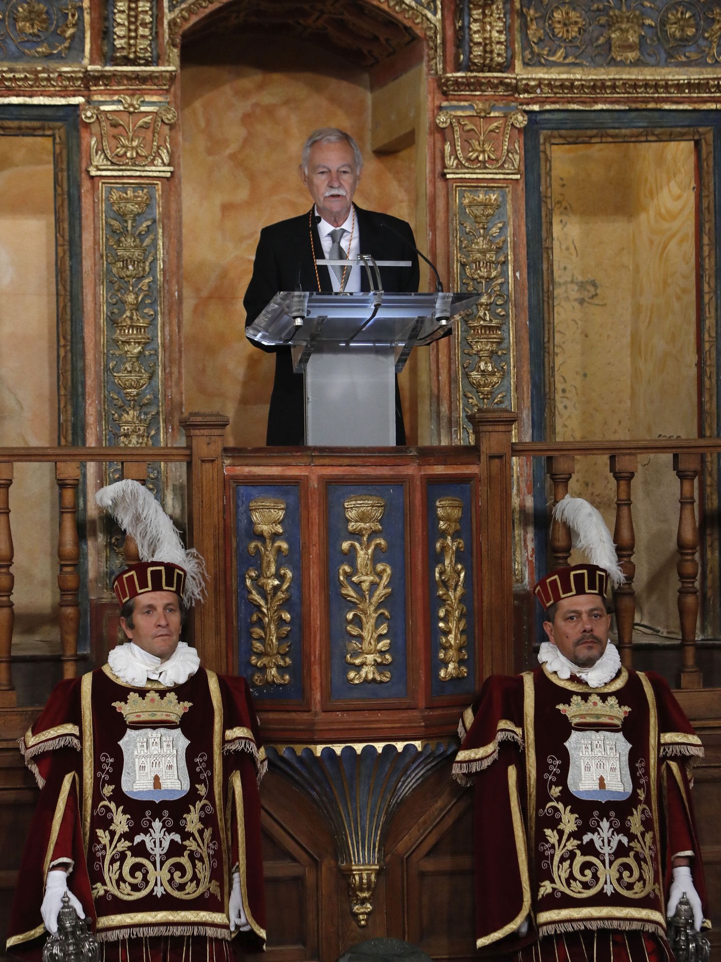 El escritor Eduardo Mendoza pronuncia su discurso tras recibir el Premio Cervantes (Efe)