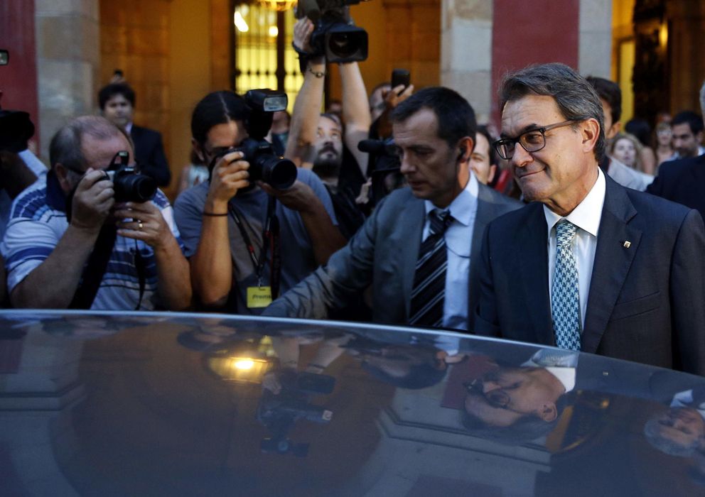 Foto: Artur Mas, saliendo del Parlamento de Cataluña. (Efe)