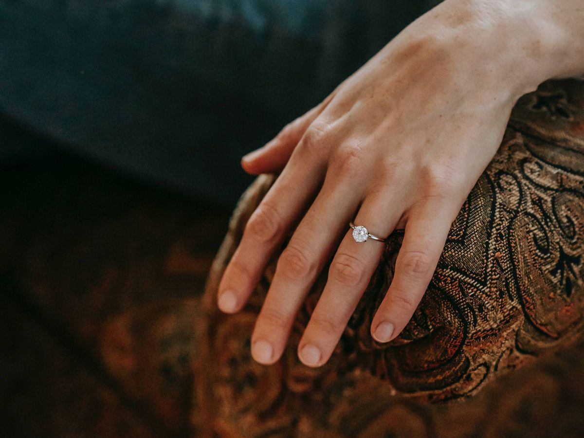 Anillos de compromiso de diamantes: el significado de la joya de boda más  famosa