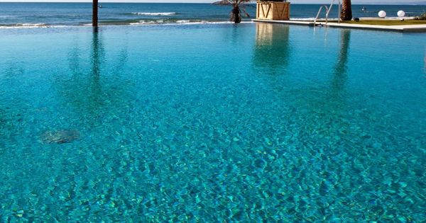 Foto: La piscina infinita del Beach Club Estrella del Mar, en Marbella. (Cortesía)