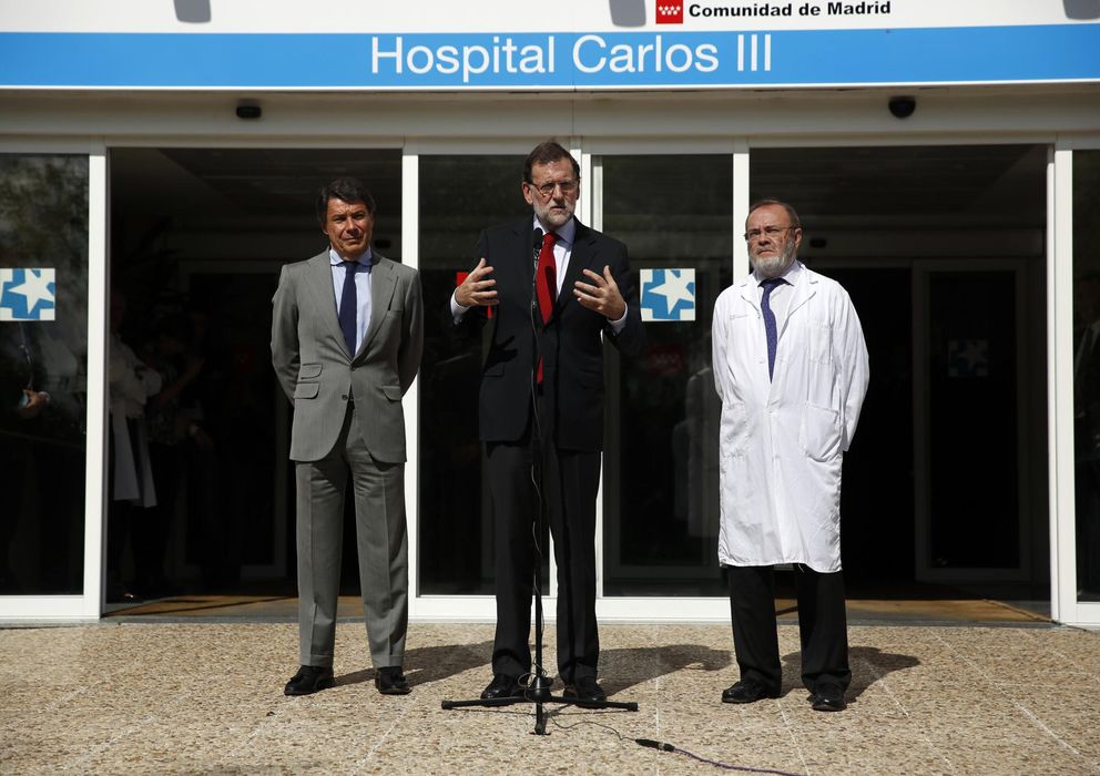 Foto: Mariano Rajoy durante su comparecencia a las puertas del Hospital Carlos III de Madrid (Reuters)