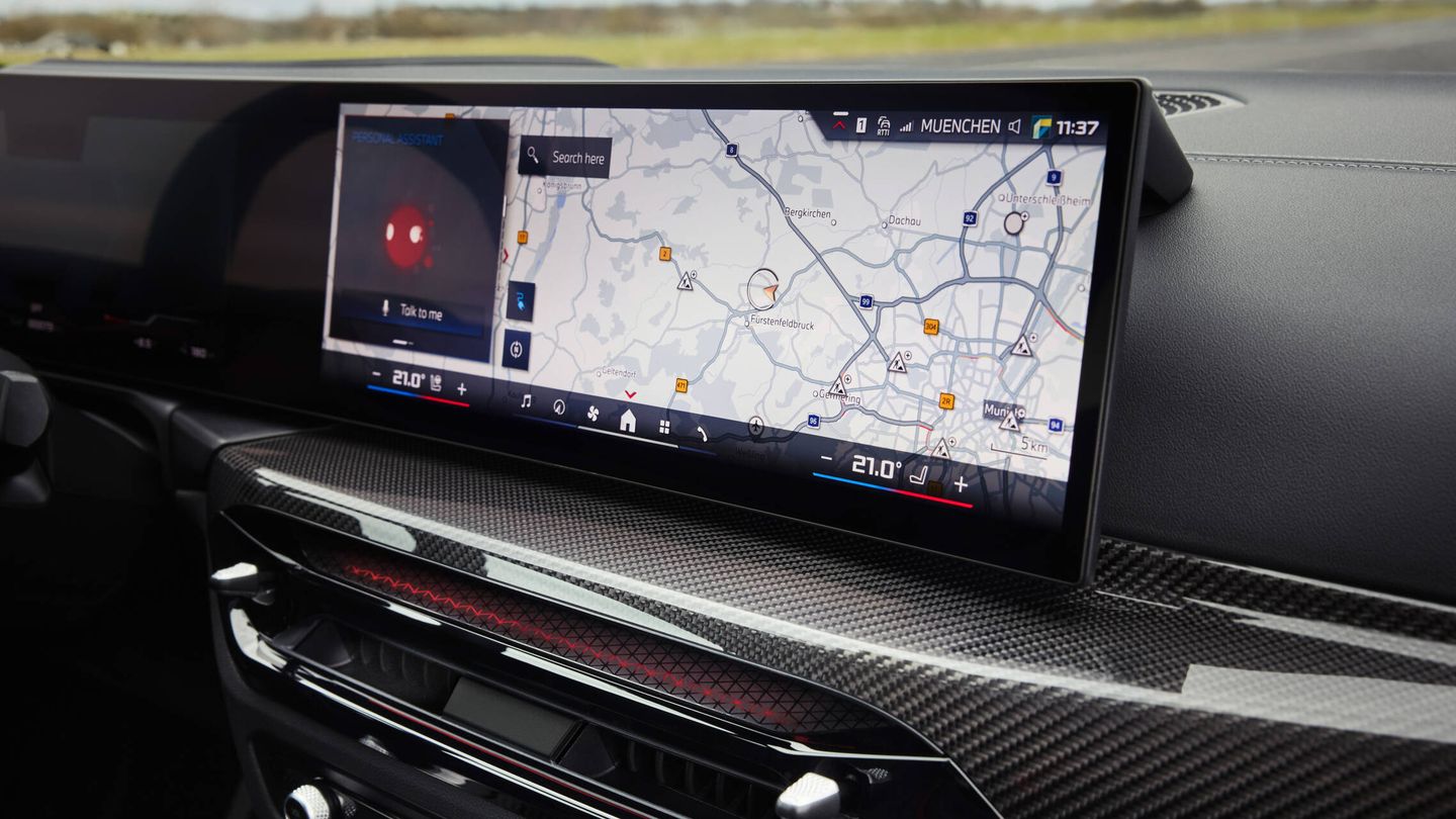 Euipan la función BMW Live Cockpit Plus, con sistema de navegación BMW Maps basado en la nube.