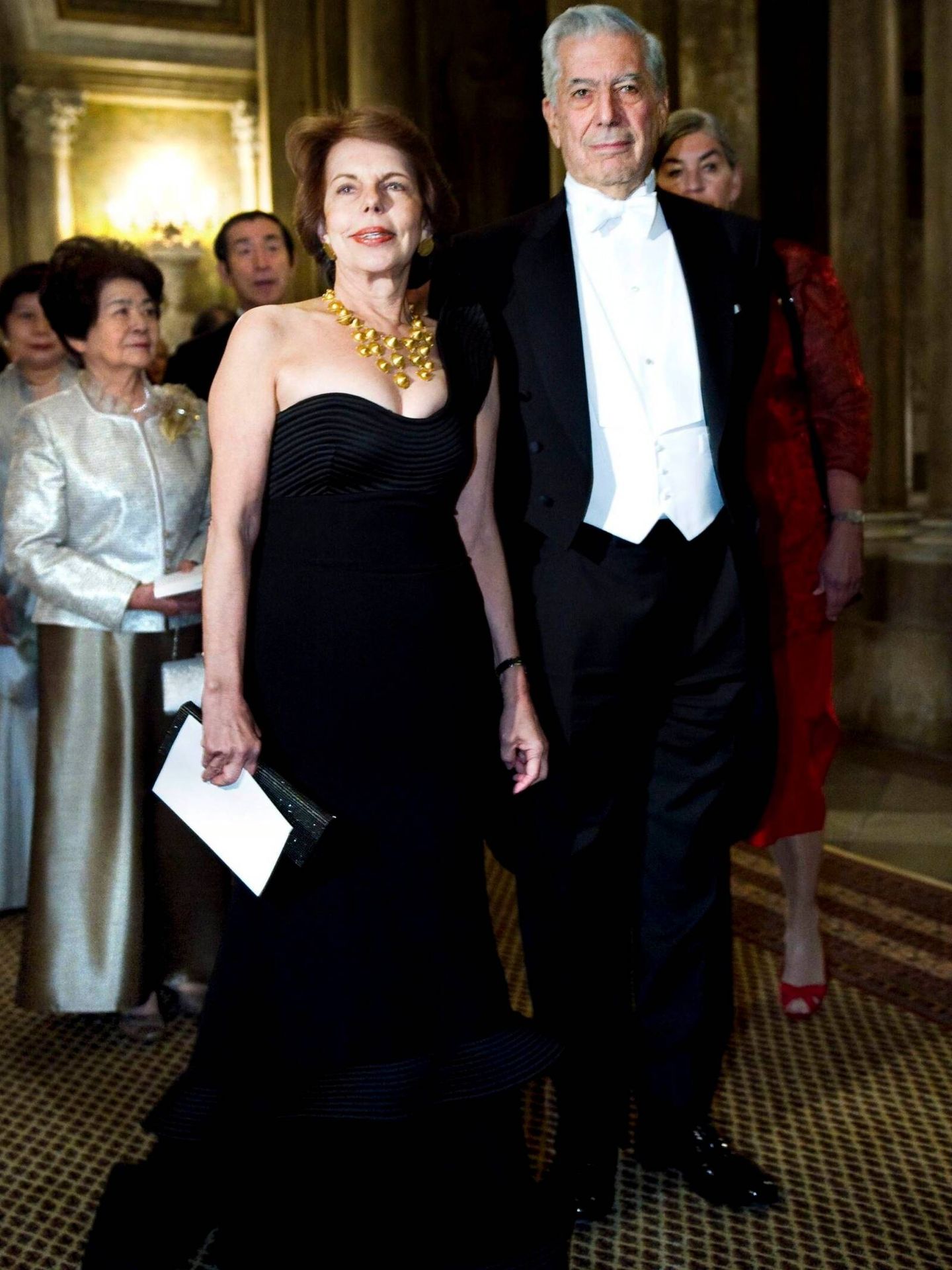 El escritor peruano Mario Vargas Llosa y su entonces esposa, Patricia Llosa, en 2010 en Estocolmo. (EFE/Claudio Bresciani)
