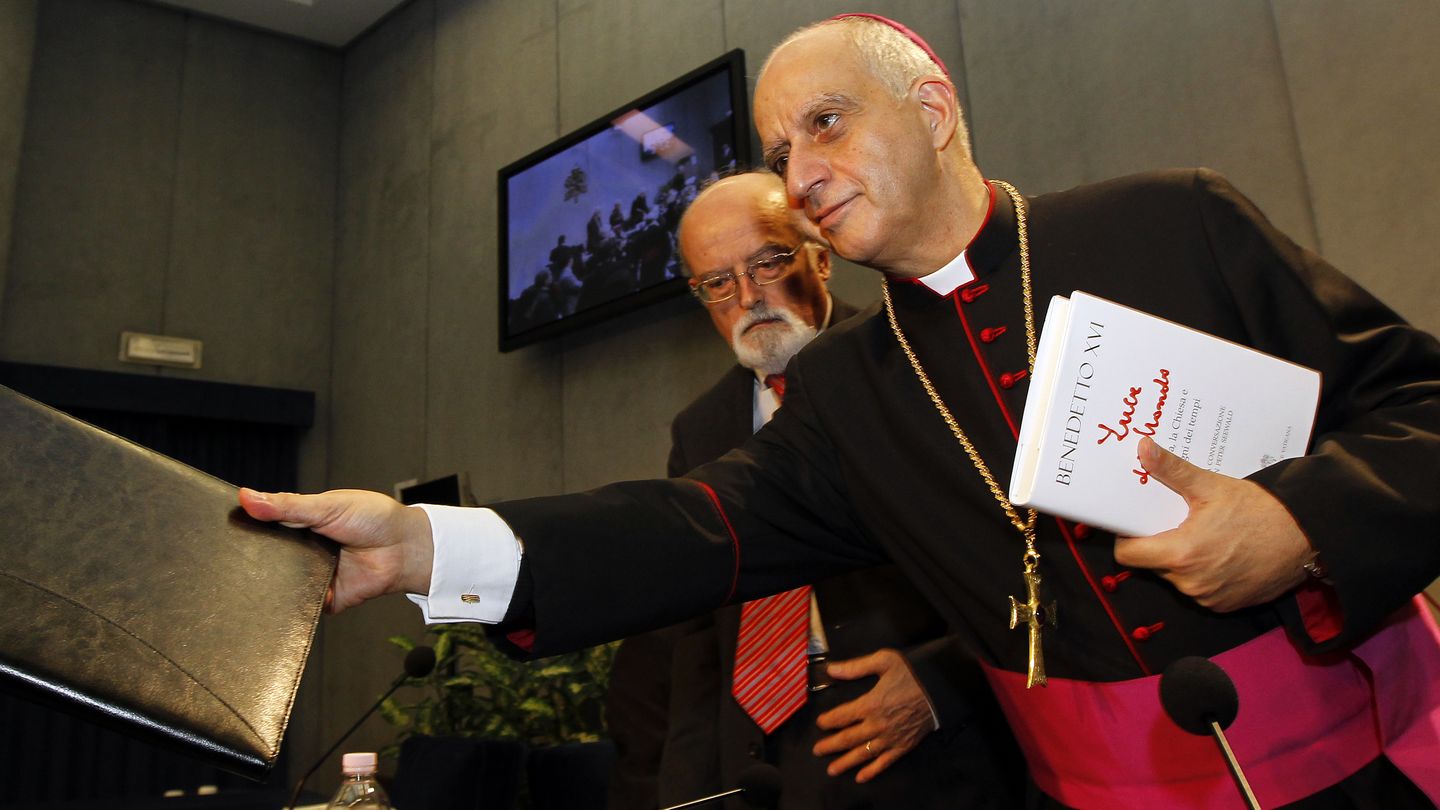 El arzobispo Rino Fisichella al término de una conferencia de prensa en el Vaticano (Reuters).