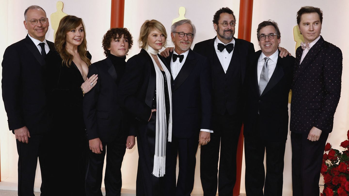 Steven Spielberg poses with the team from his movie The Fabelmans on the champagne-colored red carpet during the Oscars arrivals at the 95th Academy Awards in Hollywood, Los Angeles, California, U.S., March 12, 2023. REUTERS Eric Gaillard