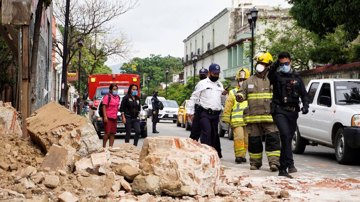 Aumentan a diez los muertos y a 500 las casas dañadas por el terremoto en México