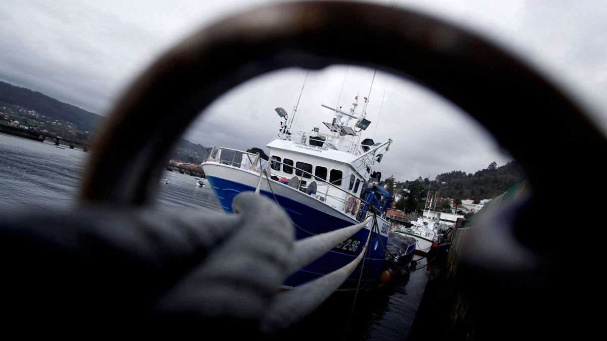 Naufraga un pesquero gallego de Marín en Irlanda y rescatan con vida a los 11 tripulantes