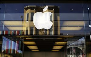 Apple abandona su fantasía alcista con un 'flash crash' del 6% 