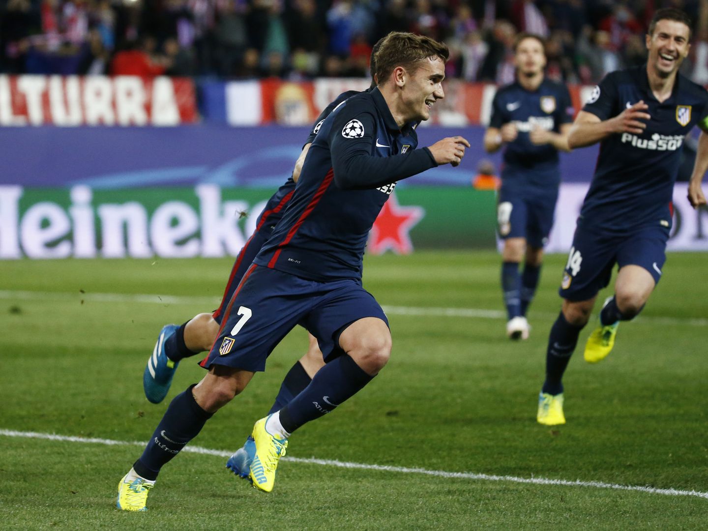 Griezzman celebra el segundo gol del Atlético de Madrid en la vuelta de los cuartos de final de la Liga de Campeones. (Reuters)