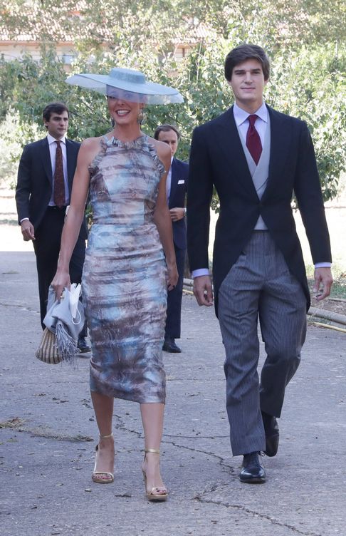 Belén Corsini y Carlos Fitz-James, en la boda de María Corsini. (Gtres)