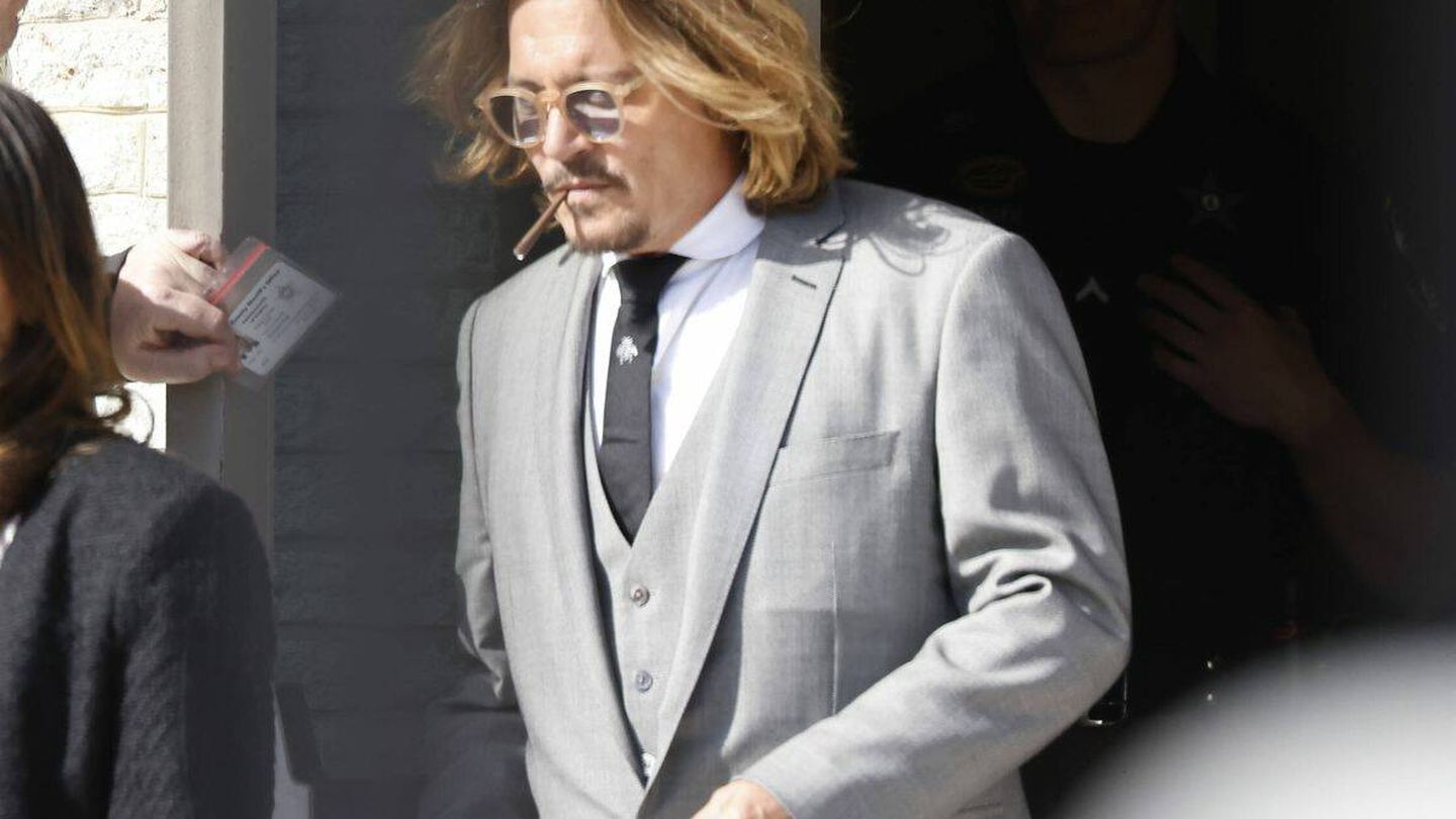 Johnny Depp, durante el juicio en Virginia con la corbata de Dior. (Getty/Paul Morigi)