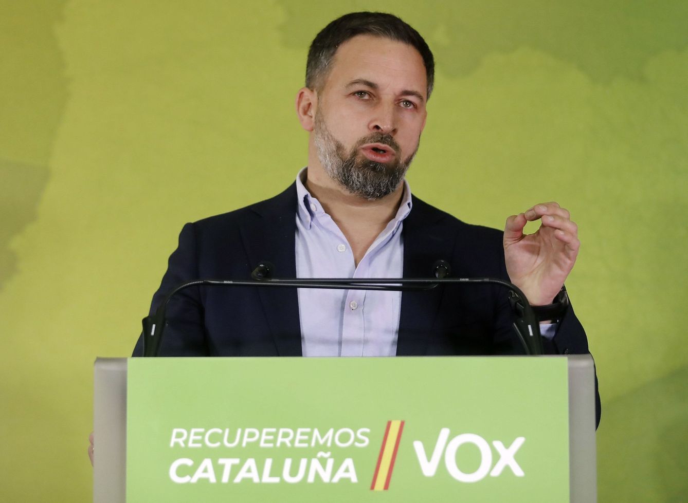 El líder de Vox, Santiago Abascal, en rueda de prensa desde Barcelona. (EFE)