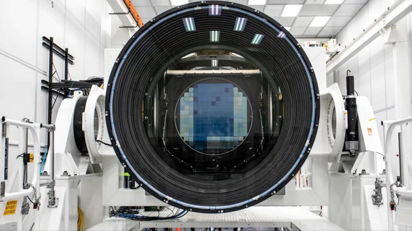 La cámara del 'Legacy Survey of Space and Time' tiene 3.200 millones de pixeles. 