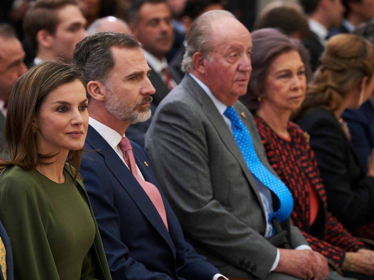 Foto: Los reyes Felipe y Letizia, junto con Juan Carlos y Sofía, en un acto oficial. (Limited Pictures)