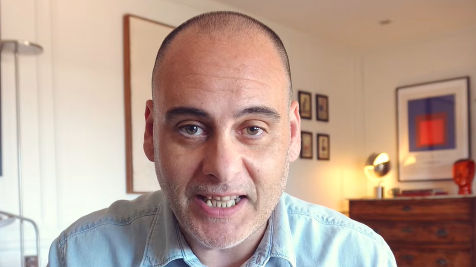 Abel de González, experto en decoración: "Para que tu casa no se sienta plana, lo importante no es meter color, es meter contraste"