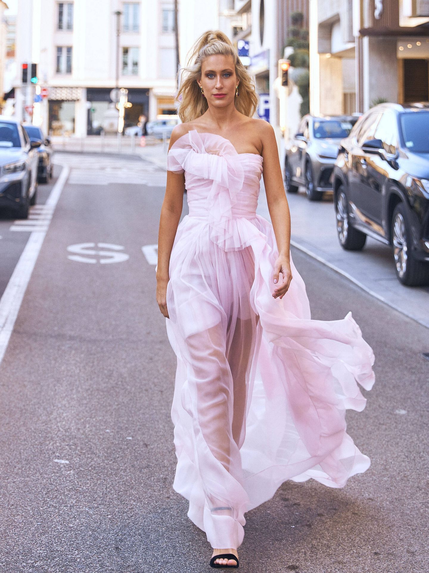 Teresa Riott, con un look de Ermanno Scervino en Cannes. (Fotografía cedida por Dior Beauty/ Fotógrafo: Darío Aranyo/ Maquillador: Junior Cedeño)