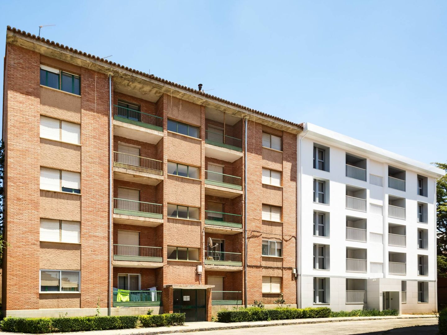 Fachada de la rehabilitación de una vivienda bajo estándar Passivhaus en Alcañiz (Teruel).