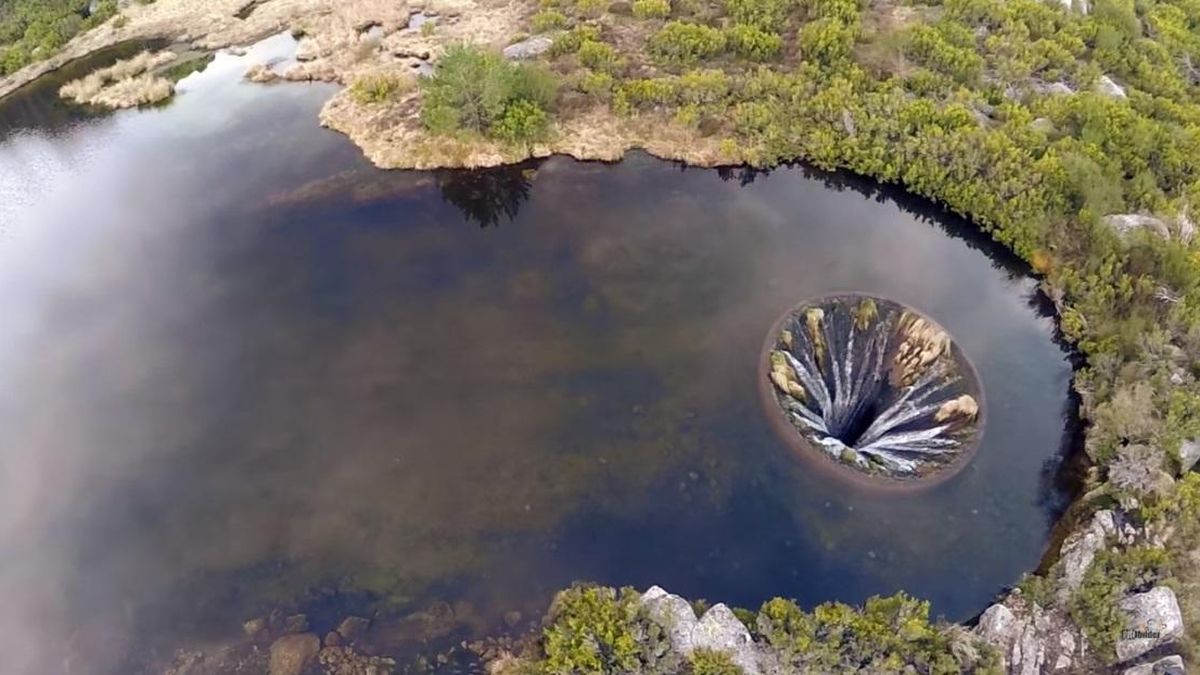 El misterioso agujero del lago portugués Conchos: por él 'desaparecen' miles de litros 