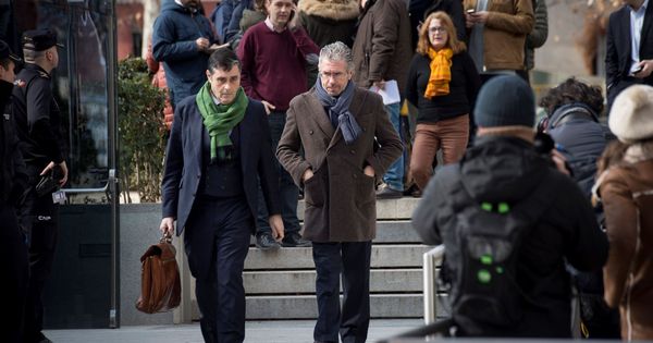 Foto: El exconsejero madrileño, exdirigente del PP y presunto cabecilla de la trama Púnica, Francisco Granados, a su salida de la sede de la Audiencia Nacional. (EFE)