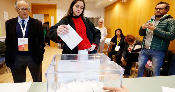 Foto: Laura Sancho, la joven que ha cedido su voto a Puigdemont. (Reuters)