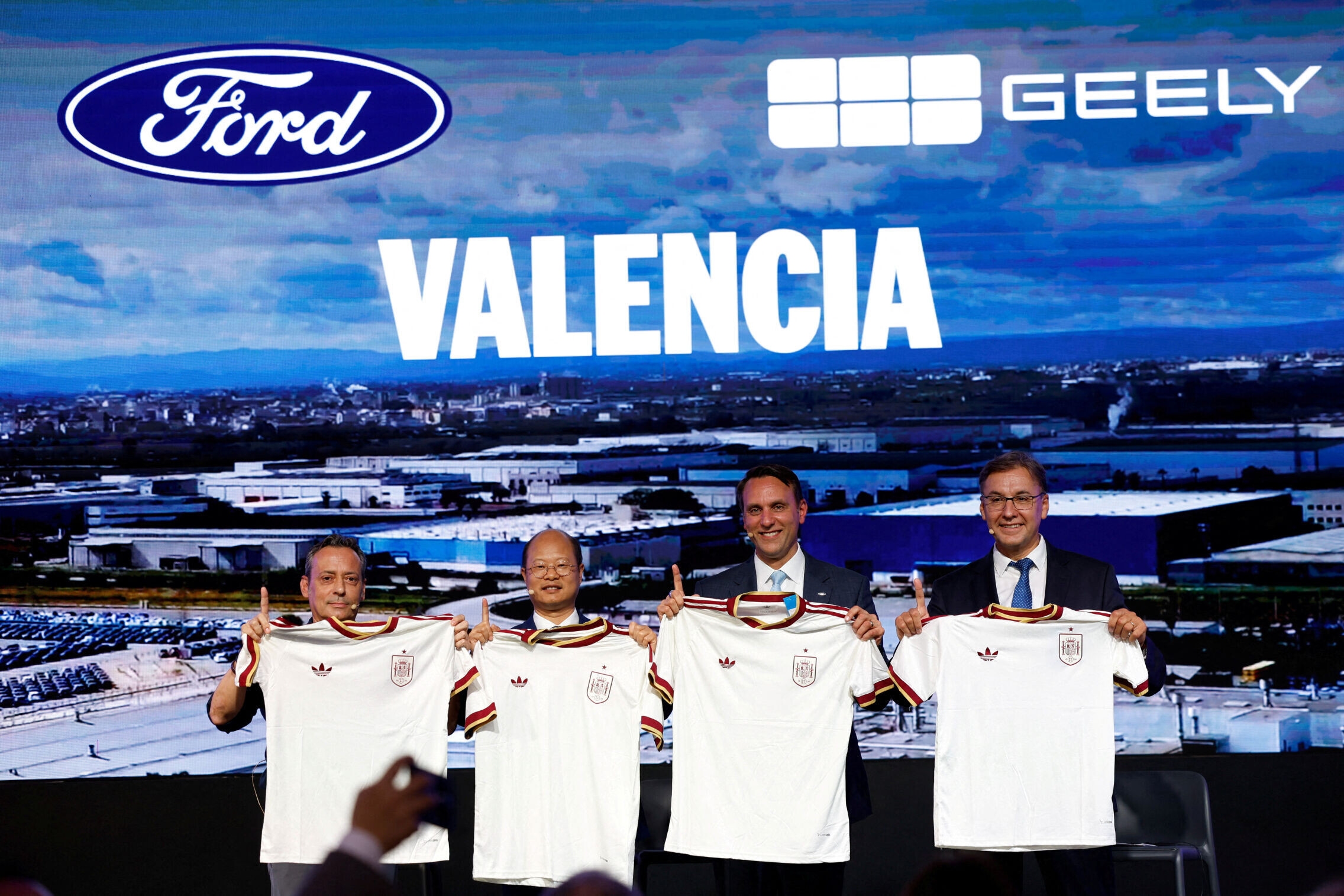 Foto de Ford Almussafes sella un nuevo convenio colectivo con la plantilla hasta 2030 para allanar el encaje de Geely