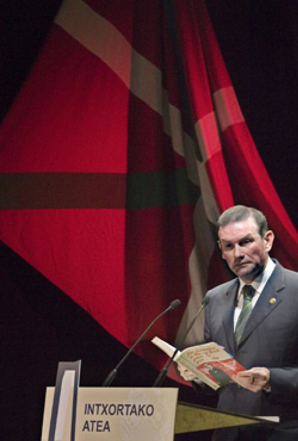 Foto: Batasuna invita por carta a los nacionalistas vascos
a reactivar el Pacto de Lizarra tras las elecciones