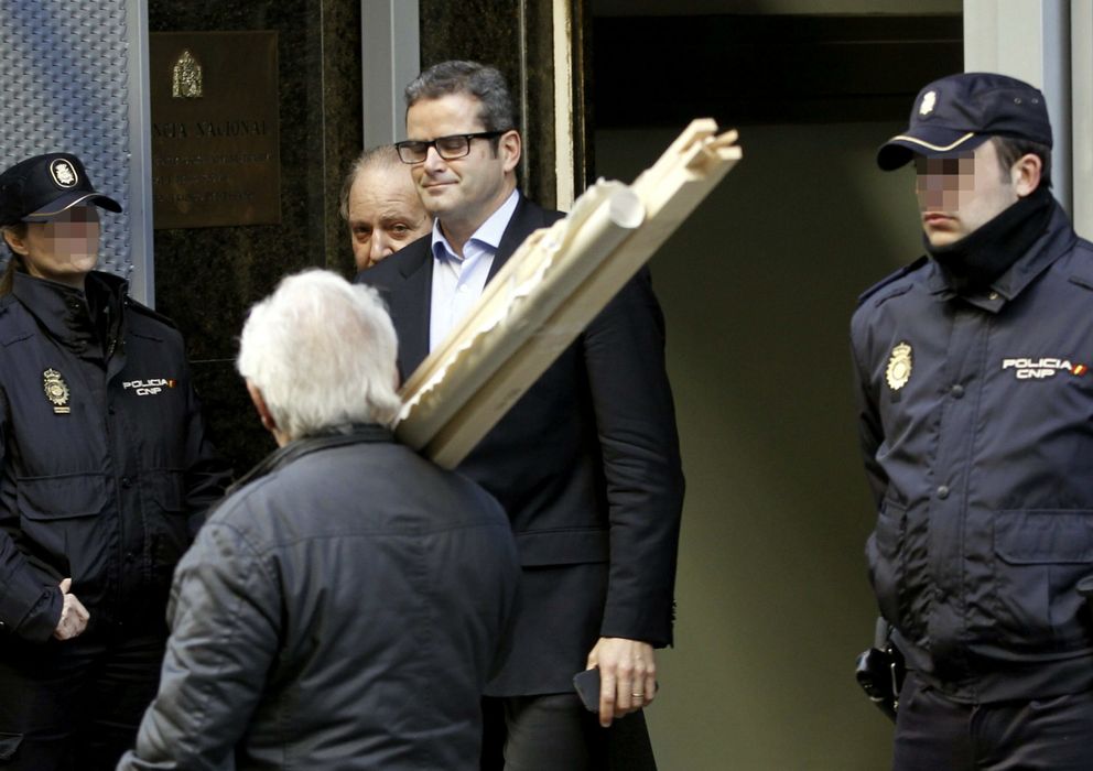 Foto: El exdirectivo del banco JP Morgan Javier Martín-Artajo a su salida de la Audiencia (EFE)