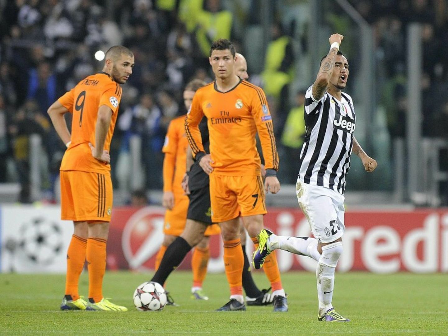 Juventus' vidal celebrates after scoring against real madrid during their champions league soccer match at juventus stadium in turin