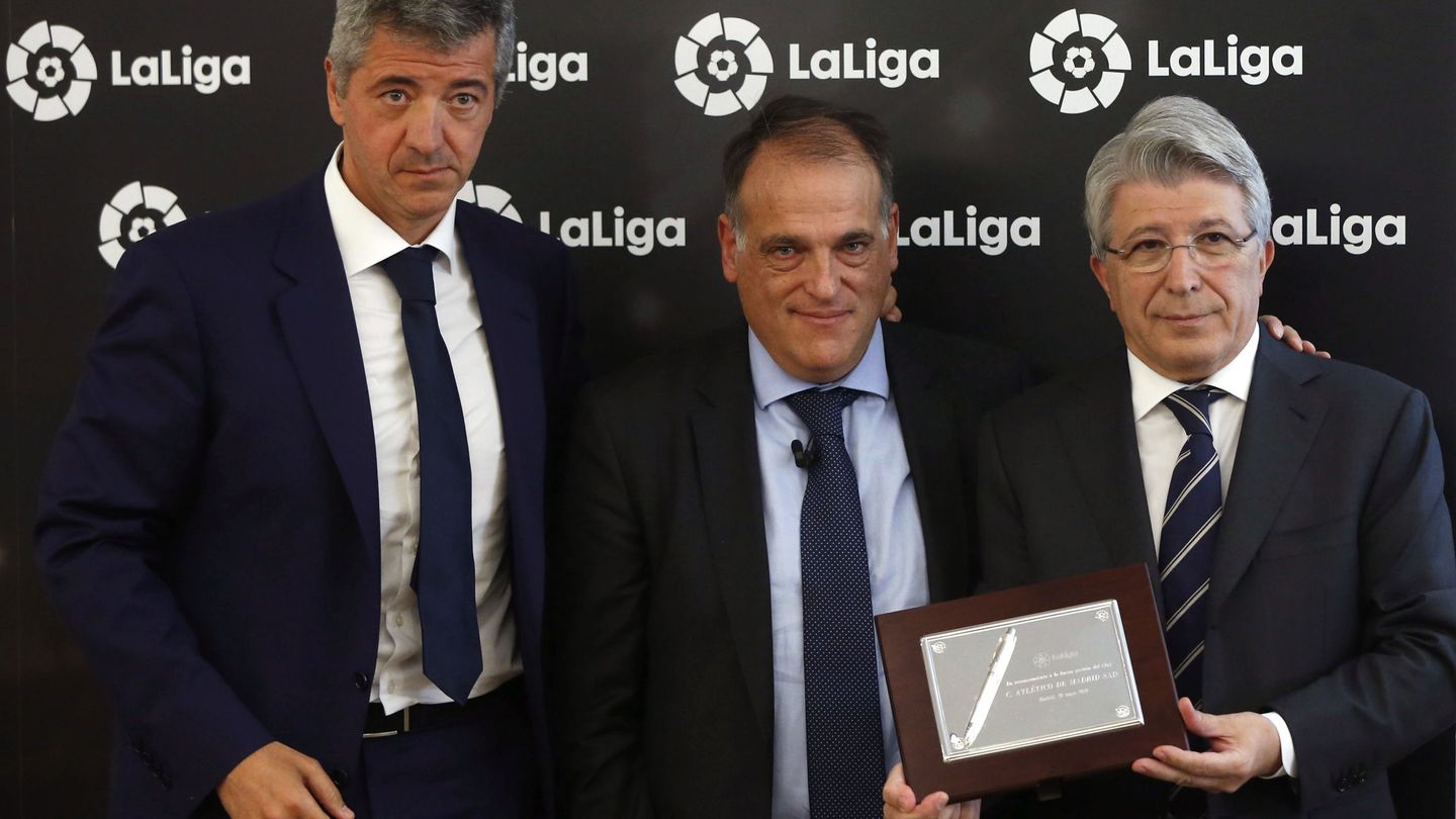 Atlético de Madrid  61.021 socios piden volver al escudo anterior; habrá  referéndum 