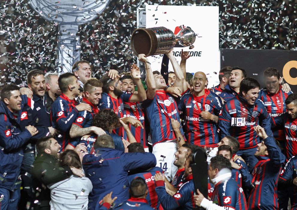 Foto: San Lorenzo, campeón de la Copa Libertadores ante el Nacional de Paraguay.